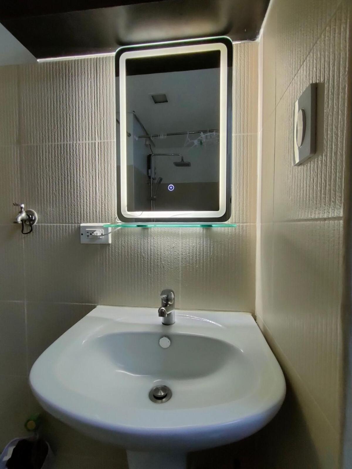 A Premium In A Prime Location Connected To Sm North Edsa Mall And Walking Distance To Solaire And Casino And Trinoma Mall In Quezon Apartment *